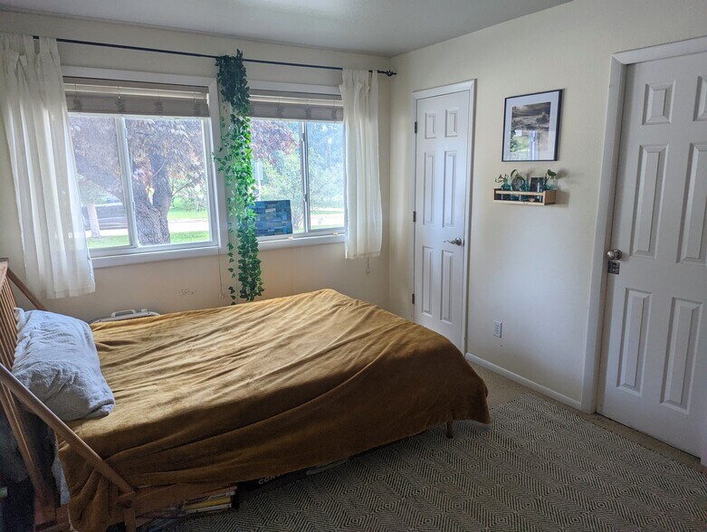 Building Photo - 4894 Curie Ct