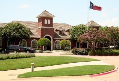 Building Photo - 4927 Oak Knoll Ln