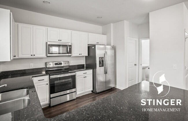 Building Photo - 38 Chestnut St