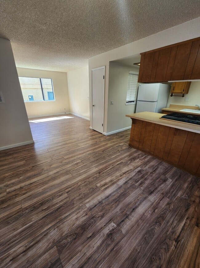 Building Photo - 2 Bed, 1 Bath Single Level Grover Beach Condo- Small Pets Considered