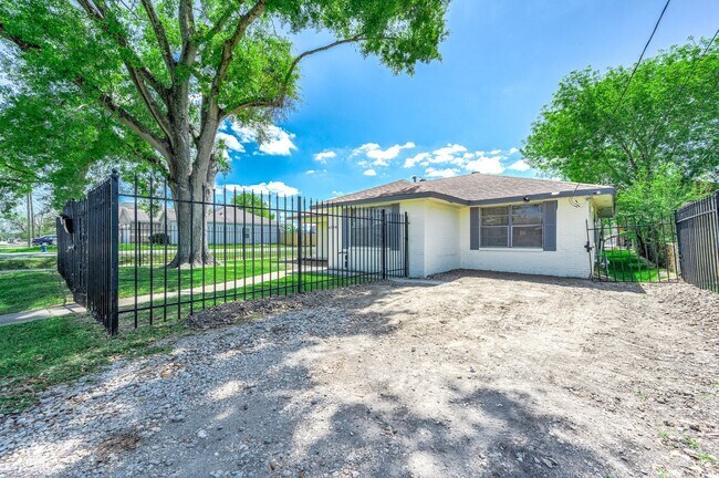 Building Photo - 4356 Phlox St