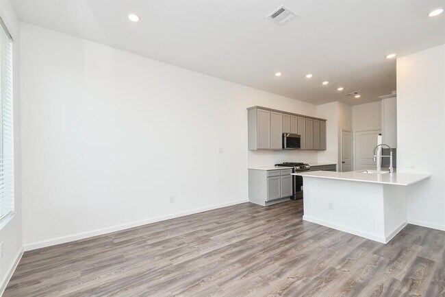 Building Photo - 5459 Holly Hvn Ct