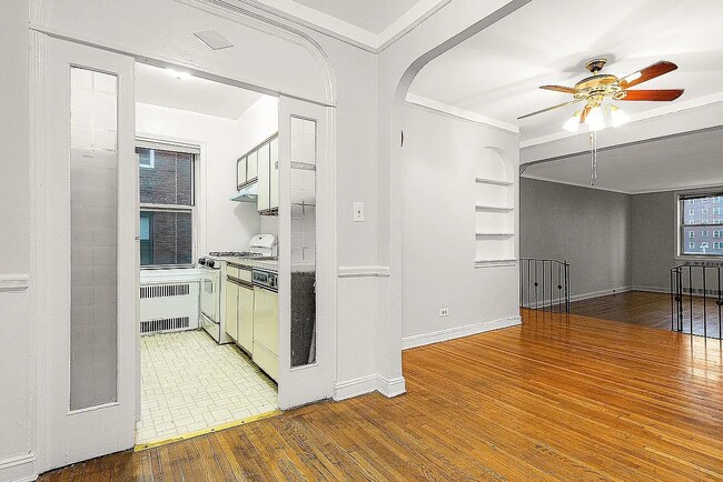 Building Photo - 110-35 72nd Rd