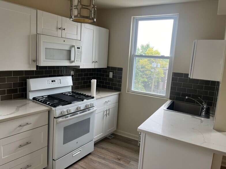 Building Photo - 201 16th St