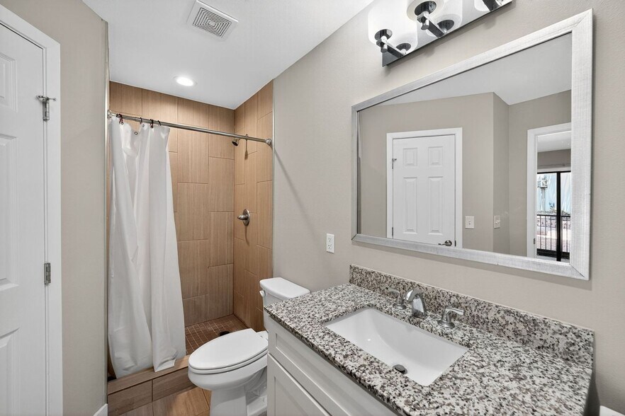 Building Photo - 935 La Posada Dr