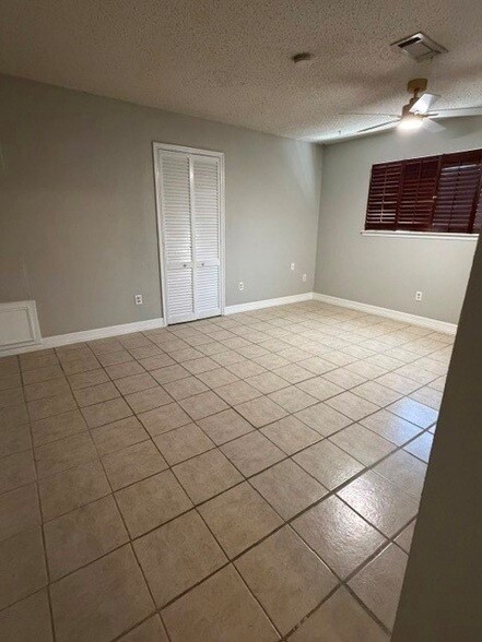 Building Photo - 1507 Sierra Dr