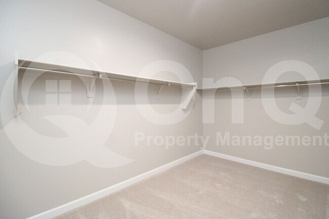 Building Photo - 5976 E Quail Ave