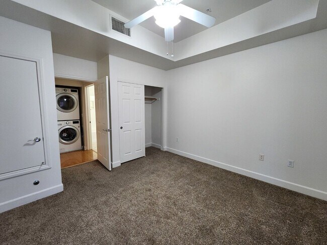 Building Photo - Luxury Mid-rise Condo unit  located on the...