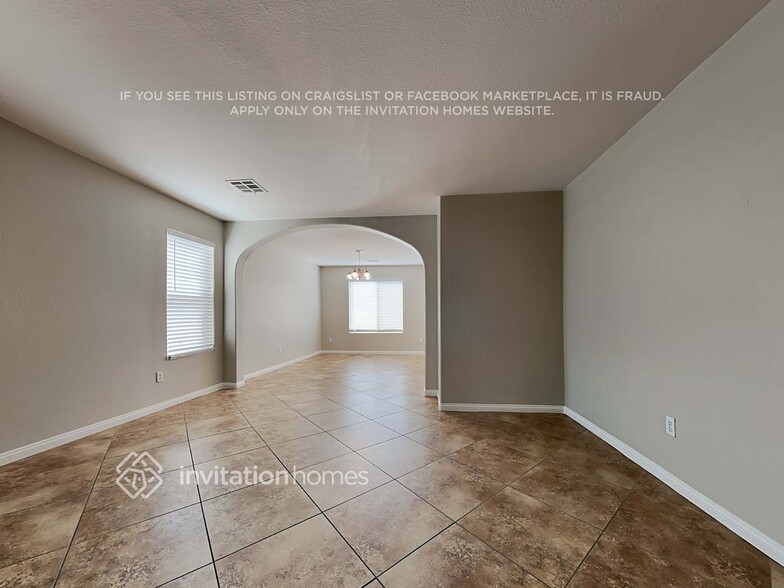 Building Photo - 8843 S Canyon Saddle St