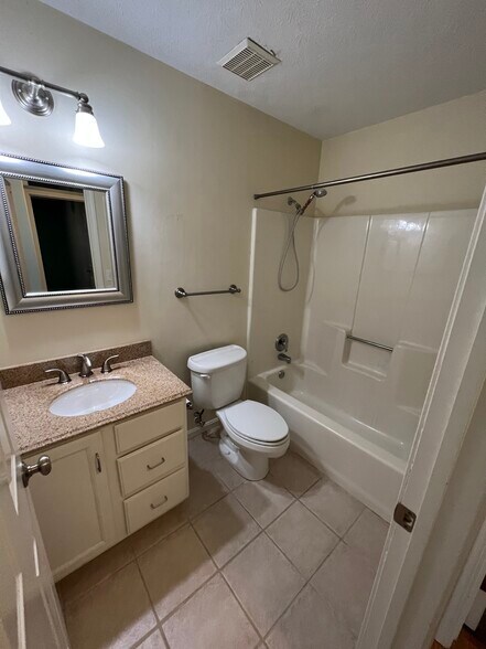 Building Photo - 1360 Cedarwood Dr