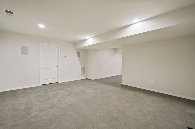 Building Photo - Enjoy the Community's Resort Like Living!