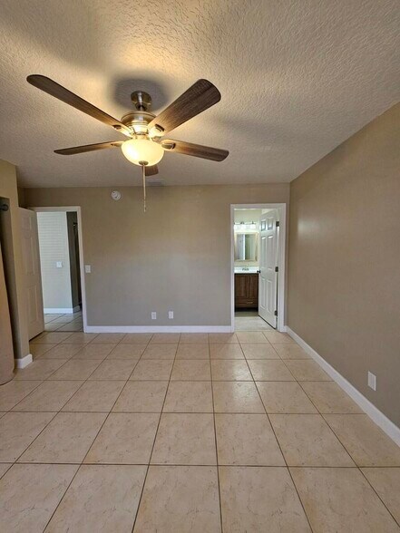 Building Photo - 4876 Orleans Ct