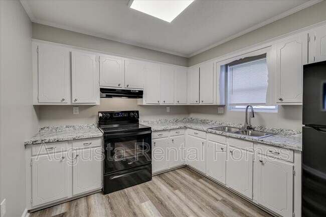 Building Photo - 3603 Columbine Dr