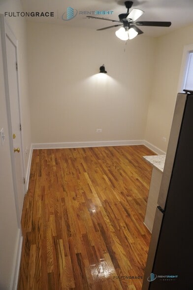 Building Photo - 2063 W Lawrence Ave