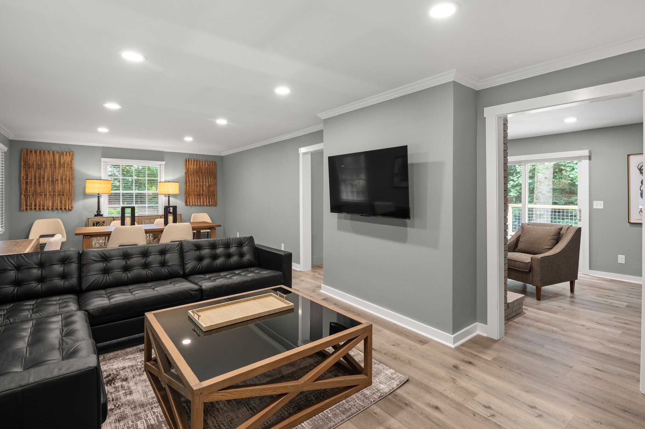 Large Smart TV/Living Area - 116 Overlook Rd