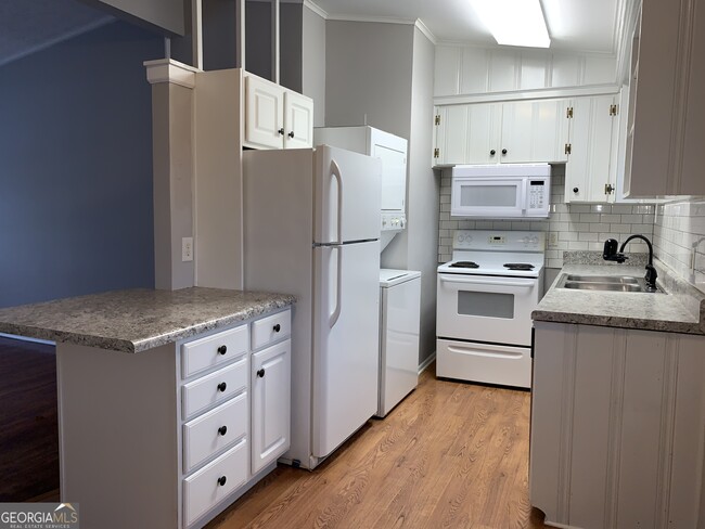 Building Photo - 22 Willow Dr
