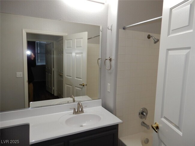 Building Photo - 75 N Valle Verde Dr