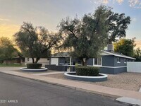 Building Photo - 1816 E Minnezona Ave