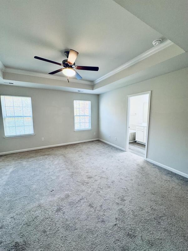 Building Photo - 449 Cross Country Way