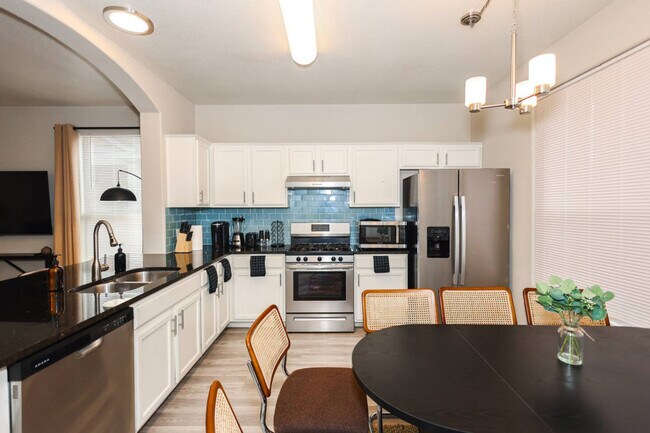 Building Photo - 2418 Allred Dr