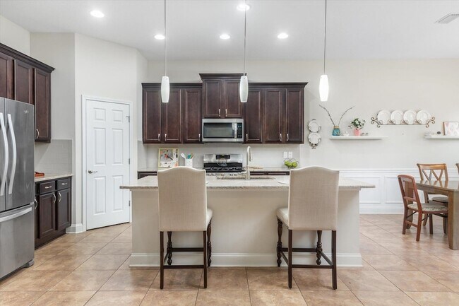 Building Photo - 256 Vivian James Dr