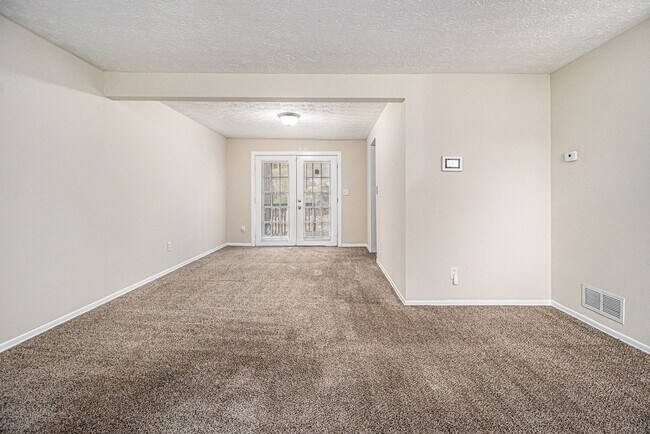 Building Photo - 4 Bedroom 2.5 Bath House