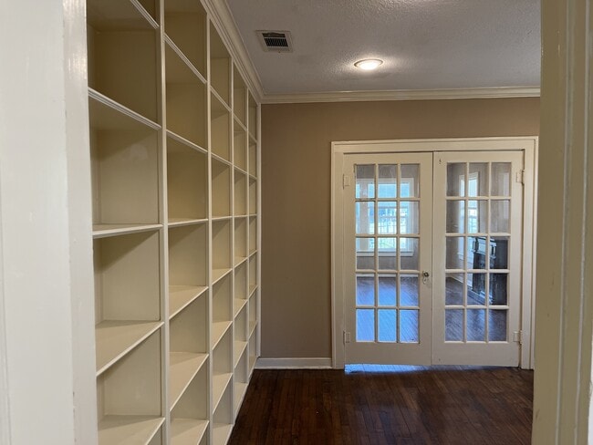Building Photo - 1512 Live Oak St