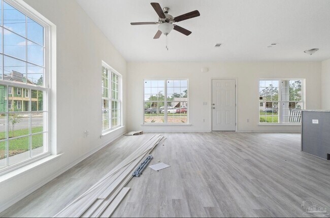 Building Photo - 801 E Gonzalez St