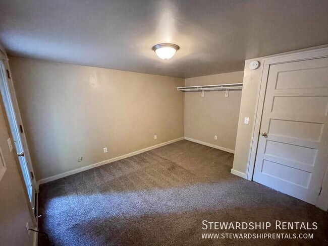 Building Photo - 1648 E 24th Ave