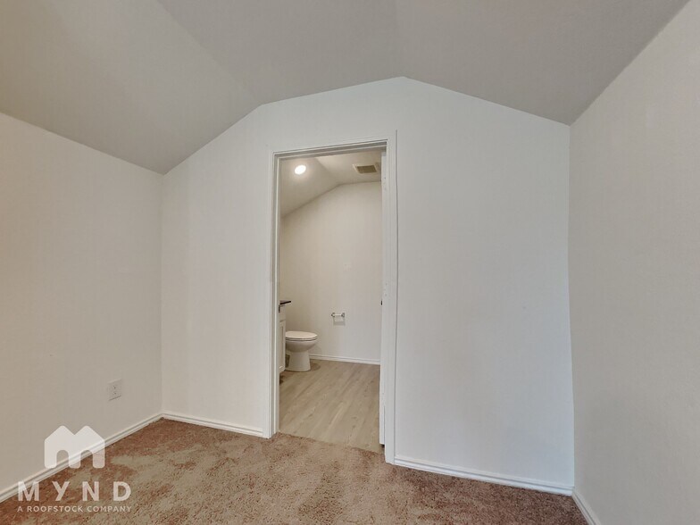 Building Photo - 7157 Elm Cv
