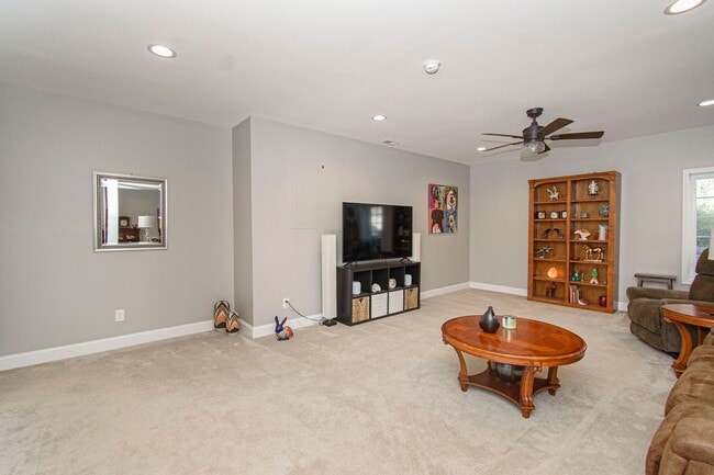 Building Photo - Spacious Home with Hot Tub, Fenced Yard an...