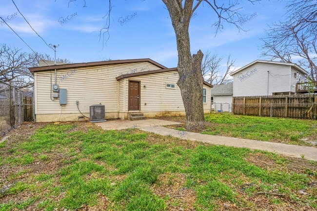 Building Photo - 508 W Lone Star Ave