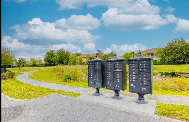 Building Photo - 1680 Houston St