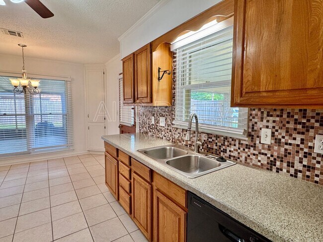 Building Photo - 2311 Cottingham Dr