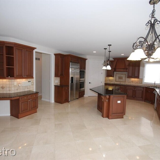 Building Photo - 5121 Parkgate Dr