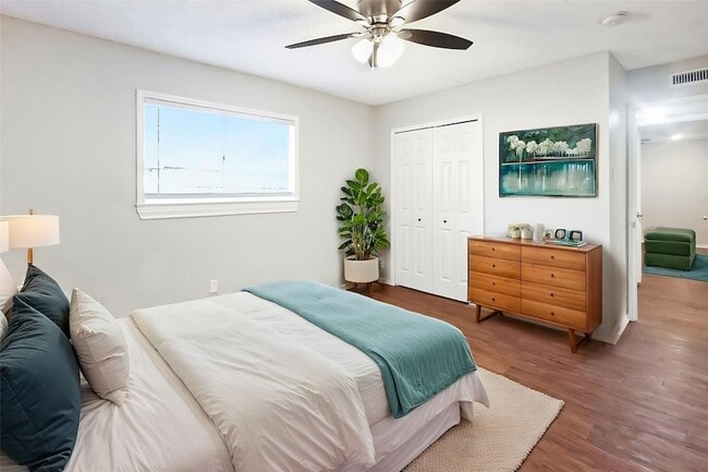 Building Photo - 6400 Pine St