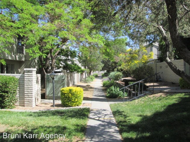 Building Photo - 2 br, 2.5 bath House - 7451 Prairie Rd NE