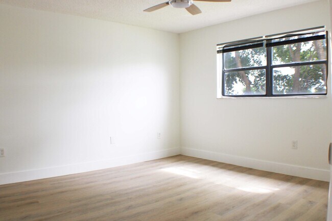 Building Photo - 8130 Sunrise Lakes Blvd