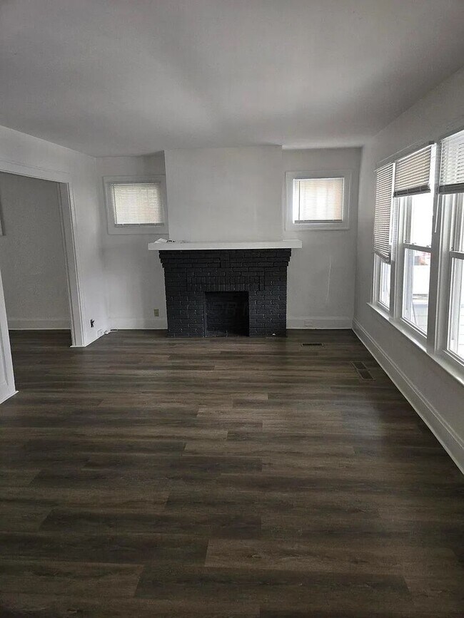 Building Photo - 127 N Burgess Ave