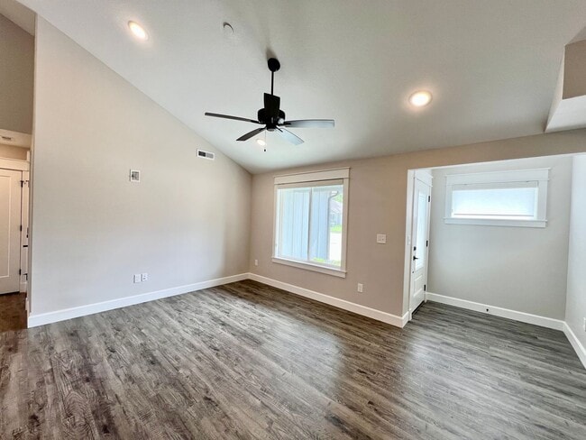 Building Photo - Modern Single-Family Home in Scenic Meadows Neighborhood