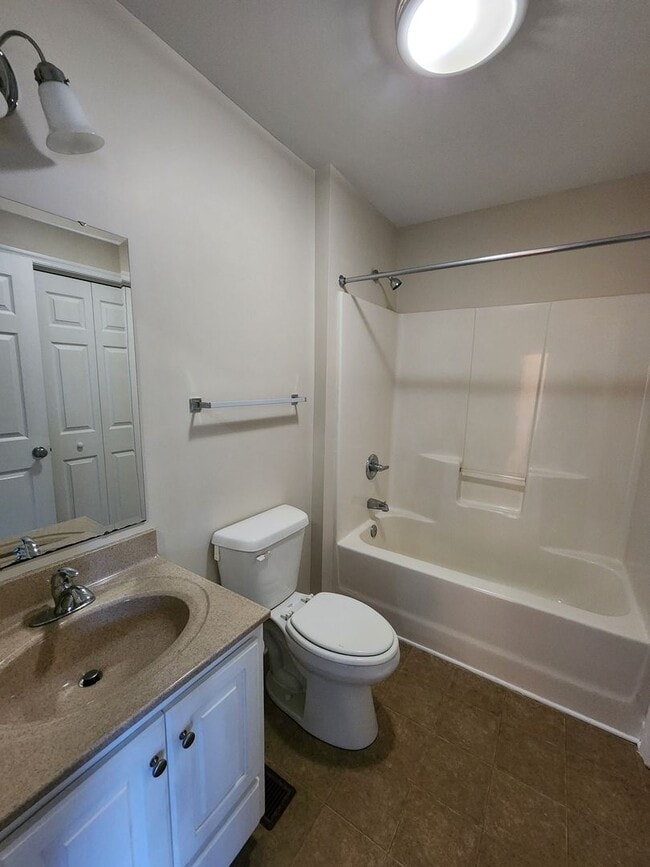 Building Photo - Asheville Rental!