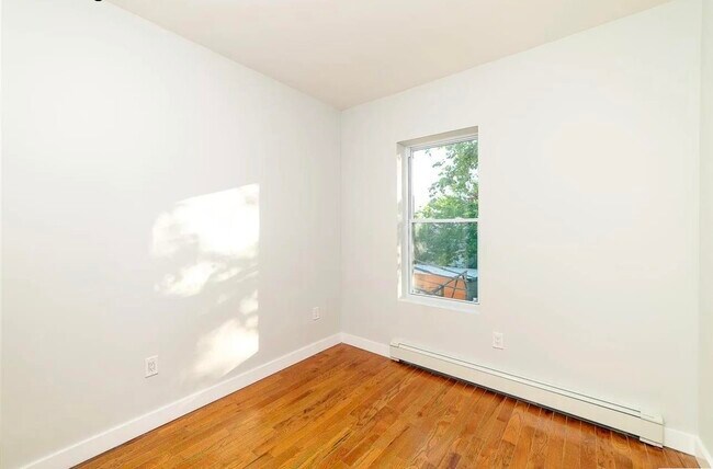 Building Photo - 83 Woodlawn Ave