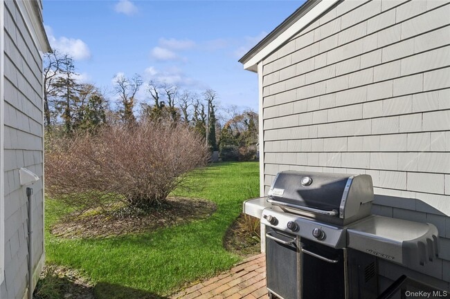 Building Photo - 718 Montauk Hwy