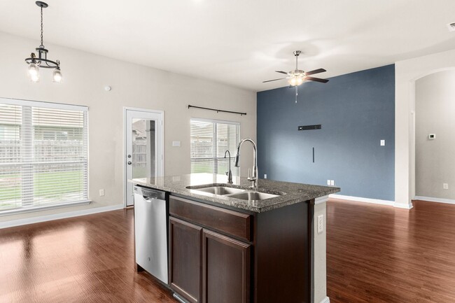 Building Photo - 3 Bedroom 2 bath in La Pointe Community
