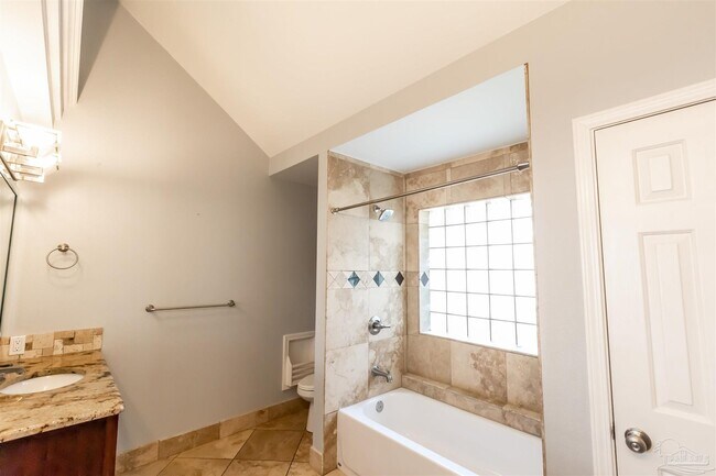 Building Photo - 400 Ridge Wood Cir