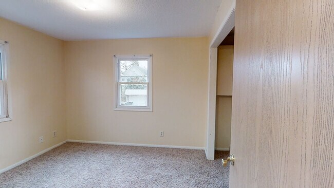 Building Photo - 1820 A Ave NE