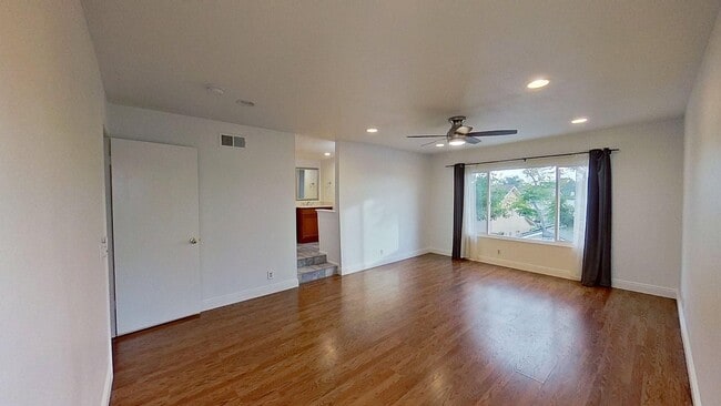 Building Photo - 24652 Vía Raza