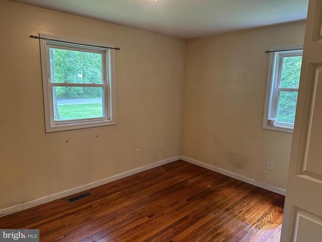 Building Photo - 421 Sawmill Ln