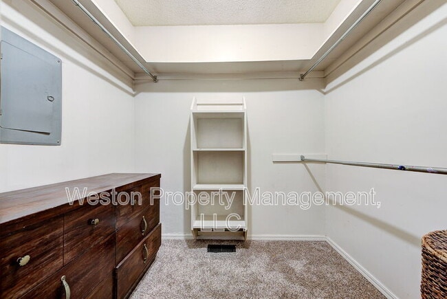 Building Photo - 4104 Mason Dr