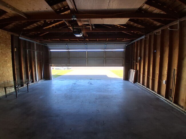 Building Photo - Thistlewood3505/3507